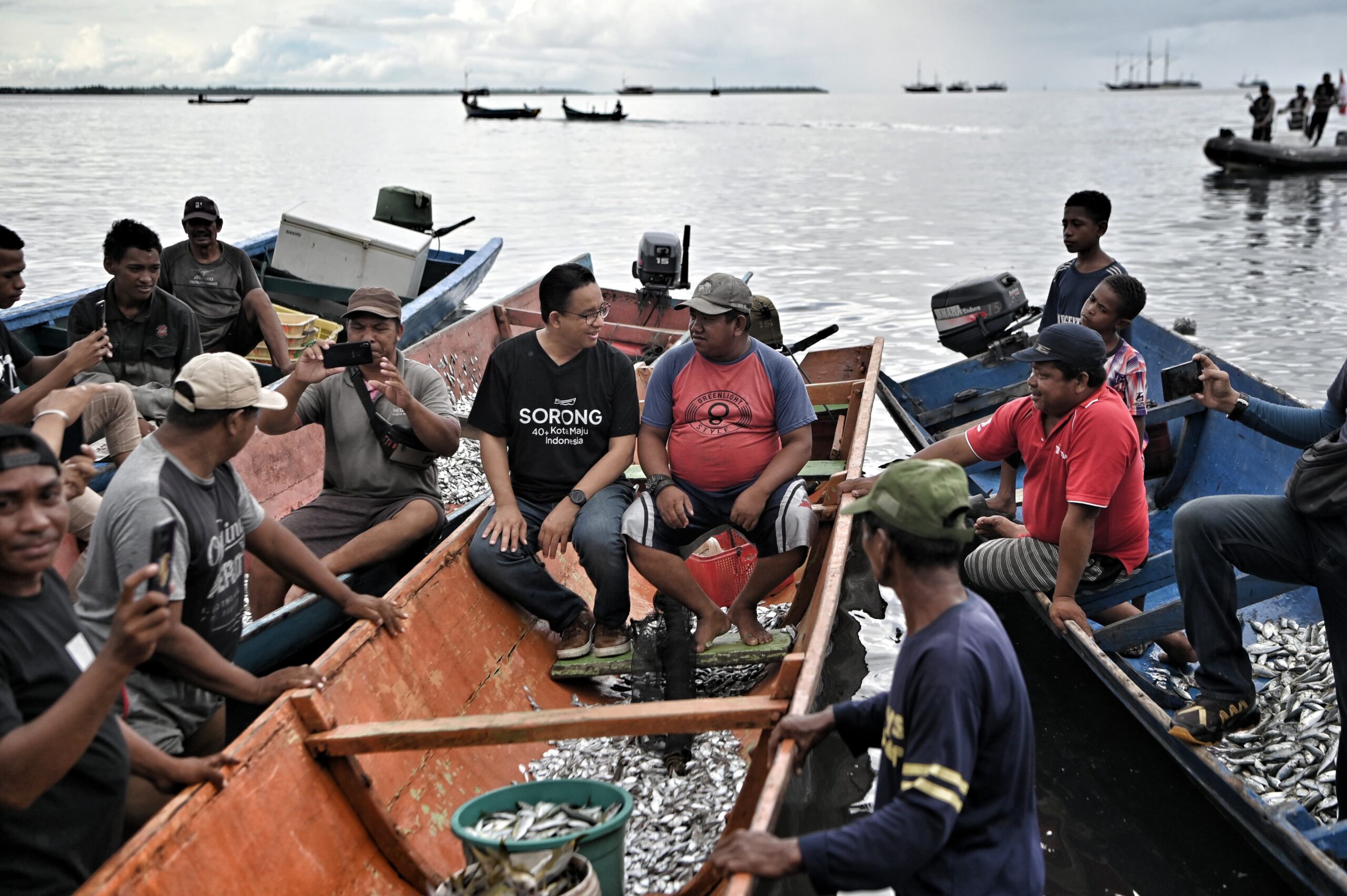 Capres nomor urut 1 Anies Baswedan saat berkunjung ke Sorong, Papua Barat Daya, Selasa (16/1/2024). Foto: Tim Media Amin