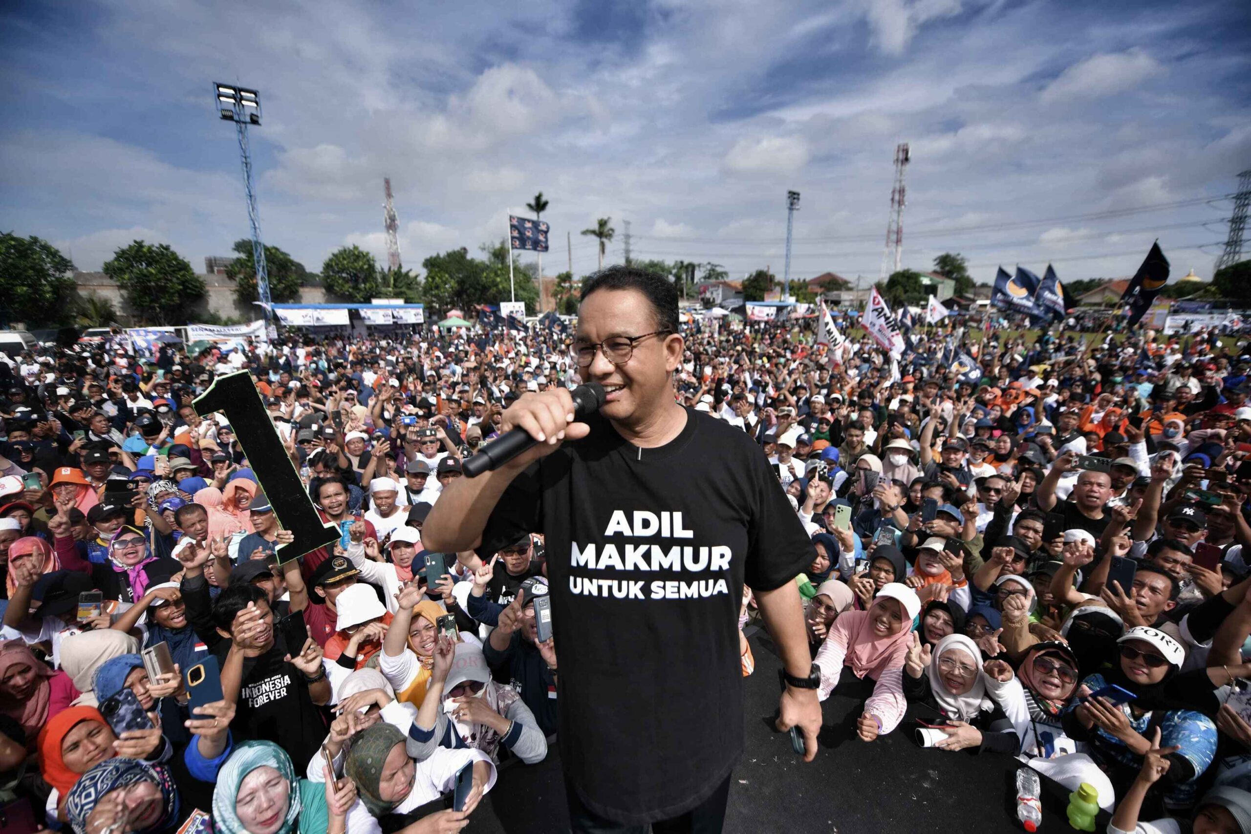 Anies Baswedan berorasi dalam Kampanye Akbar di Tangerang, Banten, Minggu (21/1/2024). Foto: Tim Media Amin