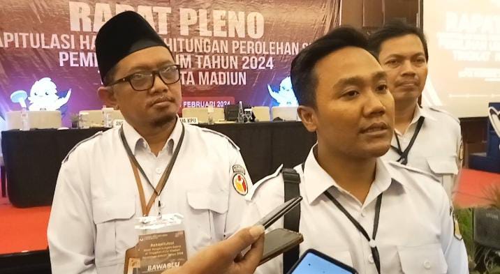 Ketua Bawaslu Kota Madiun Wahyu Sesar Sulistyo Nugroho memberikan keterangan kepada awak media. Foto : Neumedia.id/Bormanto