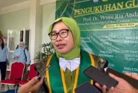 Prof. Dr. Ir. Wuye Ria Andayanie, M.P dosen Unmer Madiun yang baru dikukuhkan sebagai guru besar fakultas pertanian. Foto: Bormanto/Neumedia.id