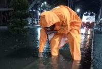 Banjir di Semarang mengakibatkan perjalanan kereta api terganggu. Foto: PT KAI