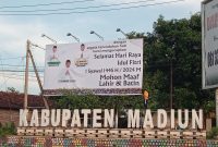 Banner ucapan Selamat Idulfitri 2024 sebagai tanda dukungan PKB Kabupaten Madiun terhadap Hari Wuryanto untuk maju sebagai Calon Bupati Madiun pada Pilkada serentak November 2024. Foto:Ist