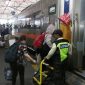 Suasana di Stasiun Madiun saat libur panjang Hari Raya Waisak. Foto: Ist