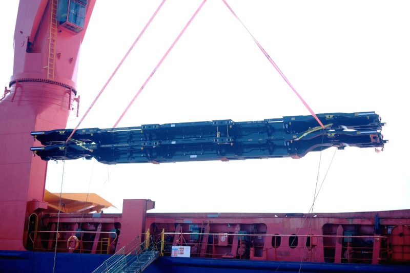 Pengiriman gerbong kereta produksi PT INKA (Persero) dan anak usahanya, PT INKA Multi Solusi dikirim ke Selandia Baru melalui Terminal Jamrud Nilam Mirah, Pelabuhan Tanjung Perak, Surabaya. Foto: PT INKA