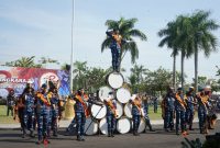 Penampilan Marching Band SMAN 3 Taruna Angkasa Madiun di halaman Bakorwil Madiun.