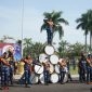 Penampilan Marching Band SMAN 3 Taruna Angkasa Madiun di halaman Bakorwil Madiun.