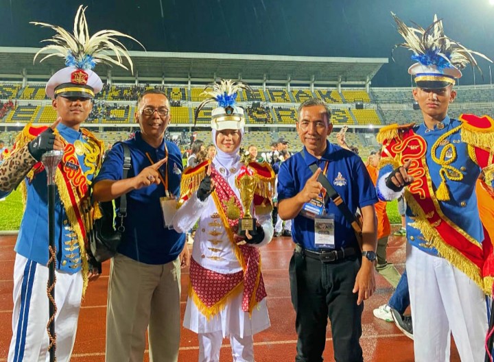 Marching Band Gita Taruna Angkasa dari SMAN 3 Taruna Angkasa Madiun sukses menjadi kampiun pada ajang internasional yang digelar di Malaysia.