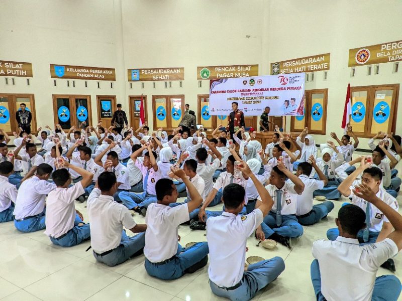 Sebanyak 76 calon Paskibraka Kabupaten Madiun menjalani masa karantina selama seminggu di gedung Kampung Pesilat.