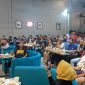 Bakal Calon Wakil Wali Kota Madiun, Bagus Rizki Dinarwan memberikan semangat kepada suporter Timnas Indonesia saat nonton bareng di Cafe Garasi, Selasa (10/9/2024) malam.