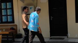 Direktur Madiun Umbul Square, Afri Handoko (baju batik biru) diperiksa Satreskrim Polres Madiun, Jumat (13/9/2024).