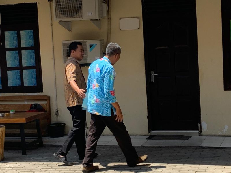 Direktur Madiun Umbul Square, Afri Handoko (baju batik biru) diperiksa Satreskrim Polres Madiun, Jumat (13/9/2024).