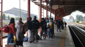 Lonjakan penumpang KA di stasiun Madiun, Jumat (13/9/2024). Foto: Humas KAI Daop 7