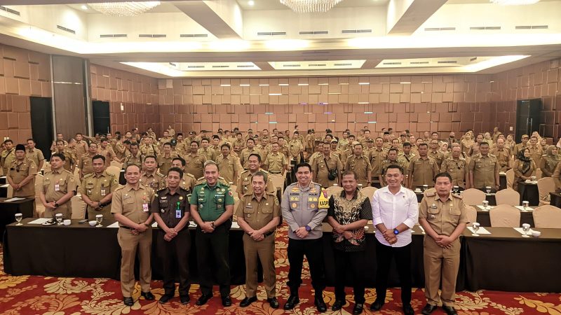 Seluruh Kepala Desa se-Kabupaten Madiun mengikuti bimbingan teknis (bimtek) netralitas aparatur desa di Bima Grand Ballroom, Hotel Aston, Kota Madiun, Senin (23/9/2024).