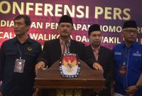 Konferensi pers Paslon Maidi dan F. Bagus Panuntun (MADIUN) usai pengundian nomor urut di Sun Hotel, Senin (23/9/2024) malam.