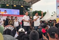 Pasangan calon Wali Kota dan Wakil Wali Kota Madiun nomor urut 3, Bonie Laksmana dan Bagus Rizki Dinarwan (BONUS) menyampaikan program-programnya dalam kampanye terbuka di lapangan Rejomulyo, Kota Madiun, Minggu (6/10/2024).