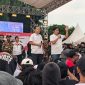 Pasangan calon Wali Kota dan Wakil Wali Kota Madiun nomor urut 3, Bonie Laksmana dan Bagus Rizki Dinarwan (BONUS) menyampaikan program-programnya dalam kampanye terbuka di lapangan Rejomulyo, Kota Madiun, Minggu (6/10/2024).