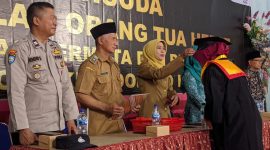 Prosesi wisuda 40 ibu-ibu yang dinyatakan lulus Sekolah Orang Tua Hebat (SOTH) Desa Dolopo, Kabupaten Madiun, Selasa (8/10/2024).