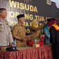 Prosesi wisuda 40 ibu-ibu yang dinyatakan lulus Sekolah Orang Tua Hebat (SOTH) Desa Dolopo, Kabupaten Madiun, Selasa (8/10/2024).