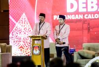 Paslon Maidi-Bagus Panuntun, nomor urut 2 memaparkan visi misi dan program-program unggulan saat debat publik perdana di Hotel Aston Madiun, Rabu (16/10/2024).