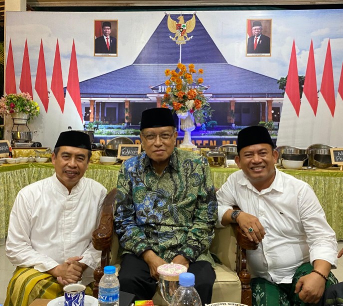 Prof. Dr. K.H. Said Aqiel Siradj, M.A, hadiri peringatan Hari Santri yang digelar oleh Paslon Bupati Madiun dan Wakil Bupati Madiun nomor urut 2, Hari Wuryanto-Purnomo Hadi (Harmonis), Rabu (16/10/2024) malam.