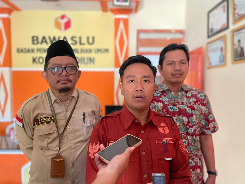 Dalami dugaan politik uang, Bawaslu Kota Madiun hadirkan sejumlah ahli, Jumat (18/10/2024).